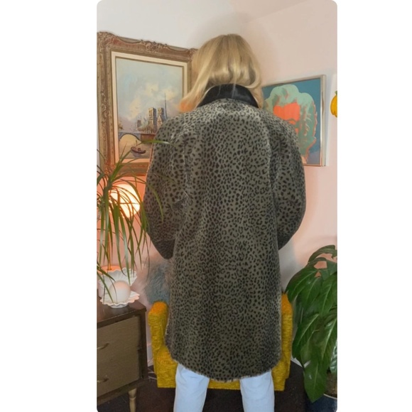Vintage 1980s Faux Fur Winter Coat in Grey and Black - Made in Canada - M/L - Picture 5 of 10